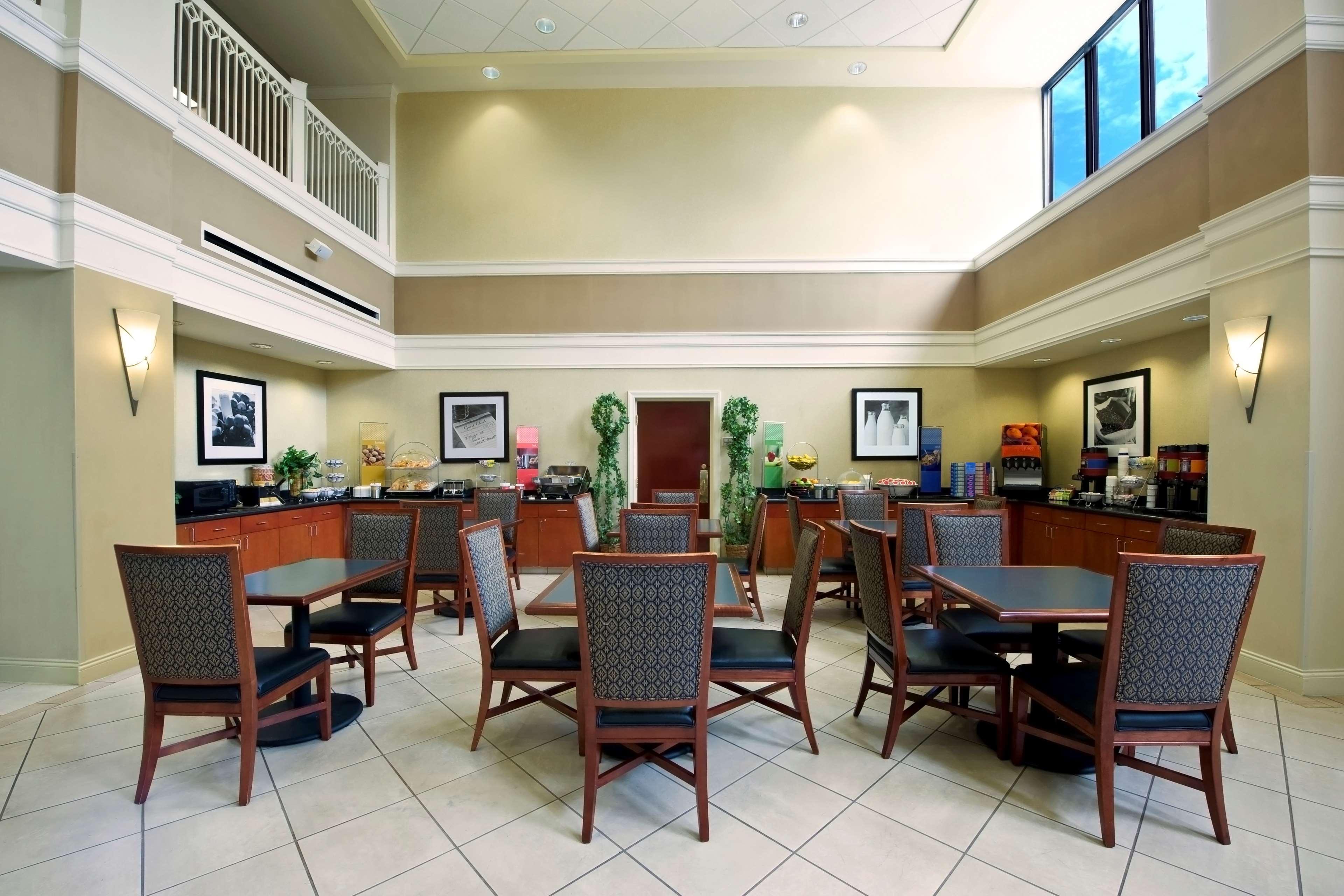 Hampton Inn & Suites-Atlanta Airport North-I-85 Hapeville Restaurace fotografie